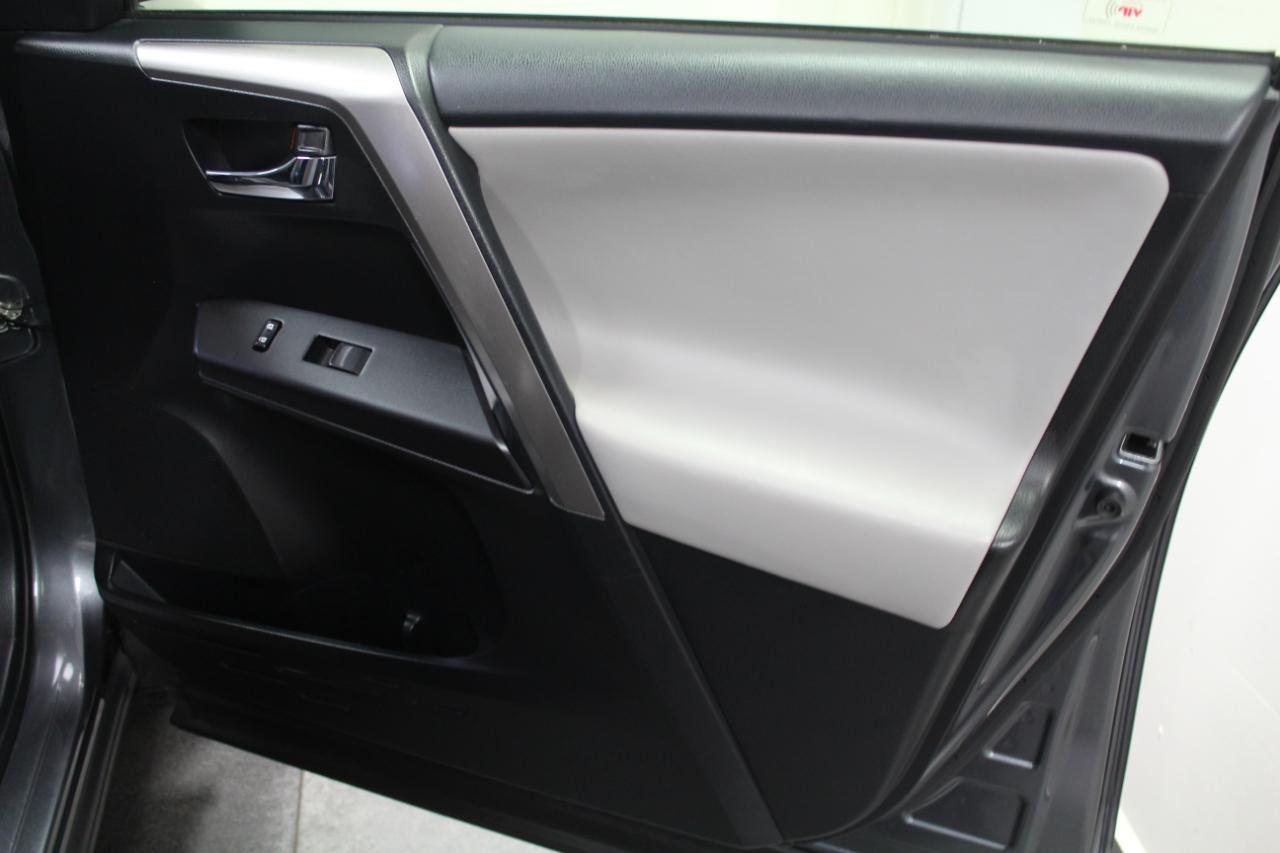 Toyota RAV4 XLE AWD (Natl) 2017