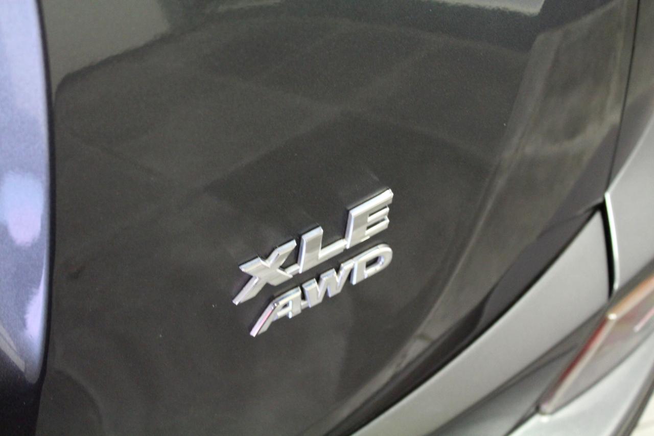 Toyota RAV4 XLE AWD (Natl) 2017