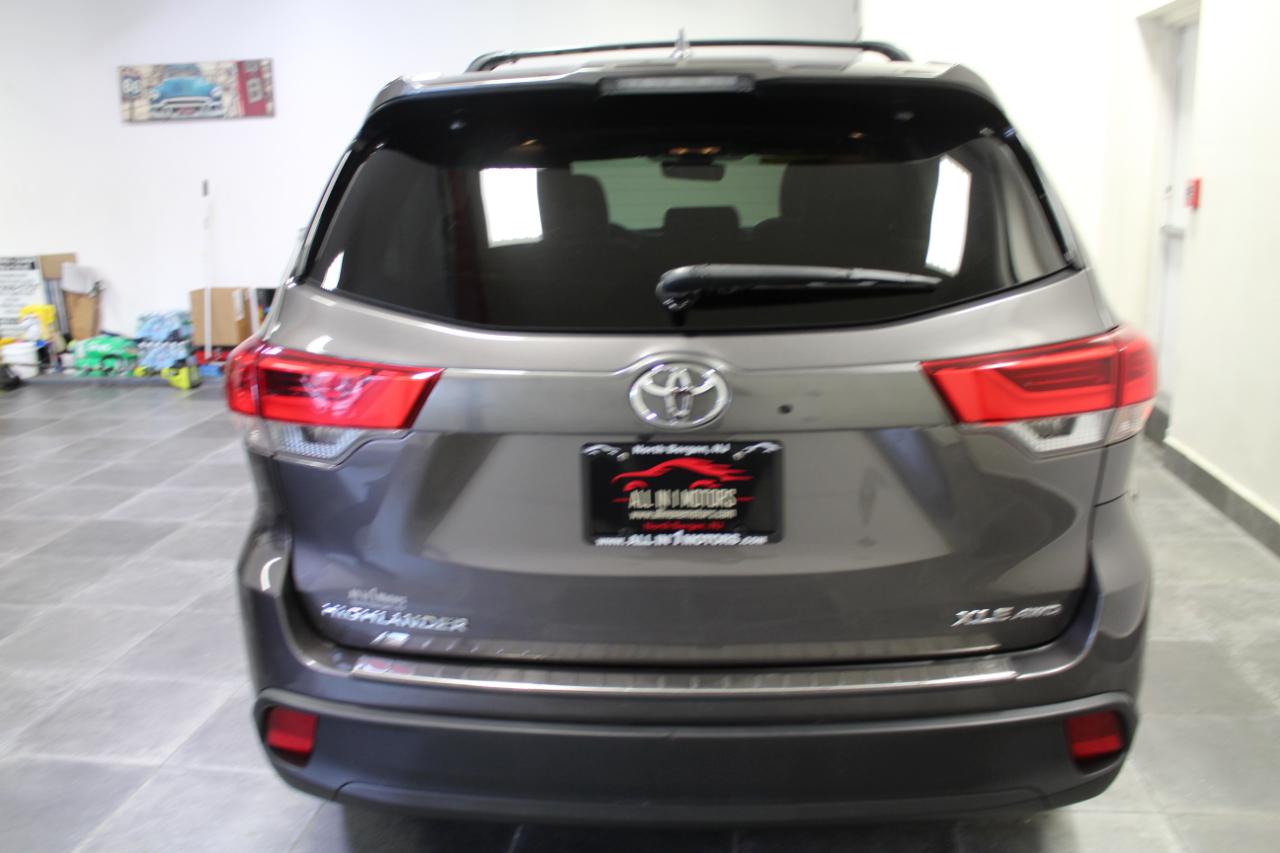 Toyota Highlander XLE V6 AWD (Natl) 2017