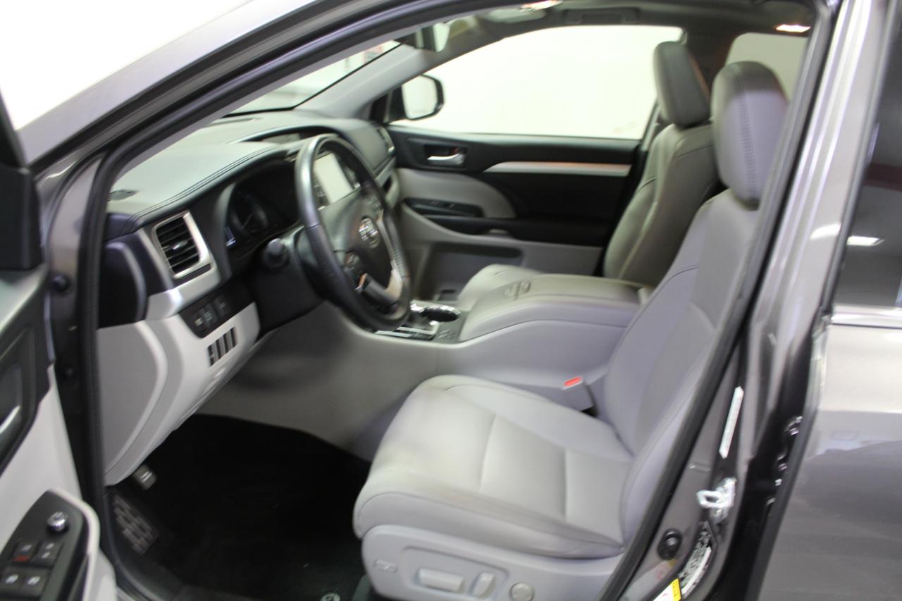 Toyota Highlander XLE V6 AWD (Natl) 2017