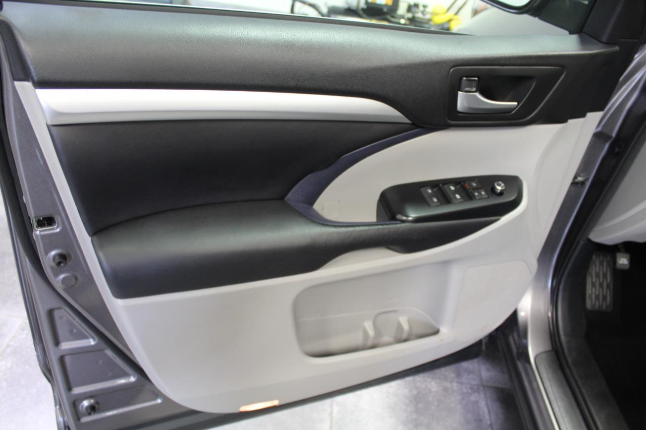 Toyota Highlander XLE V6 AWD (Natl) 2017