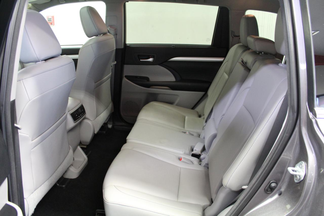 Toyota Highlander XLE V6 AWD (Natl) 2017