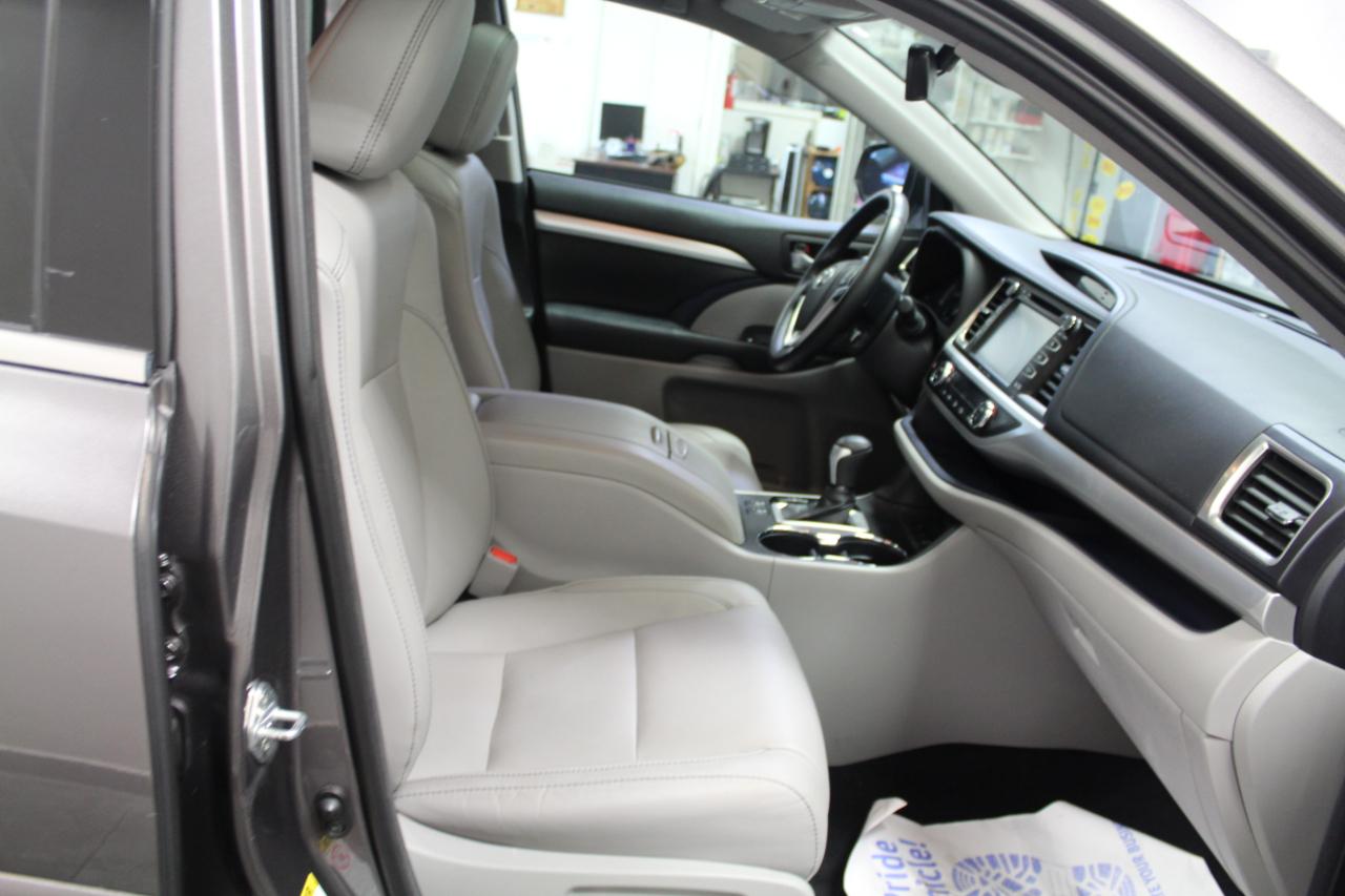 Toyota Highlander XLE V6 AWD (Natl) 2017