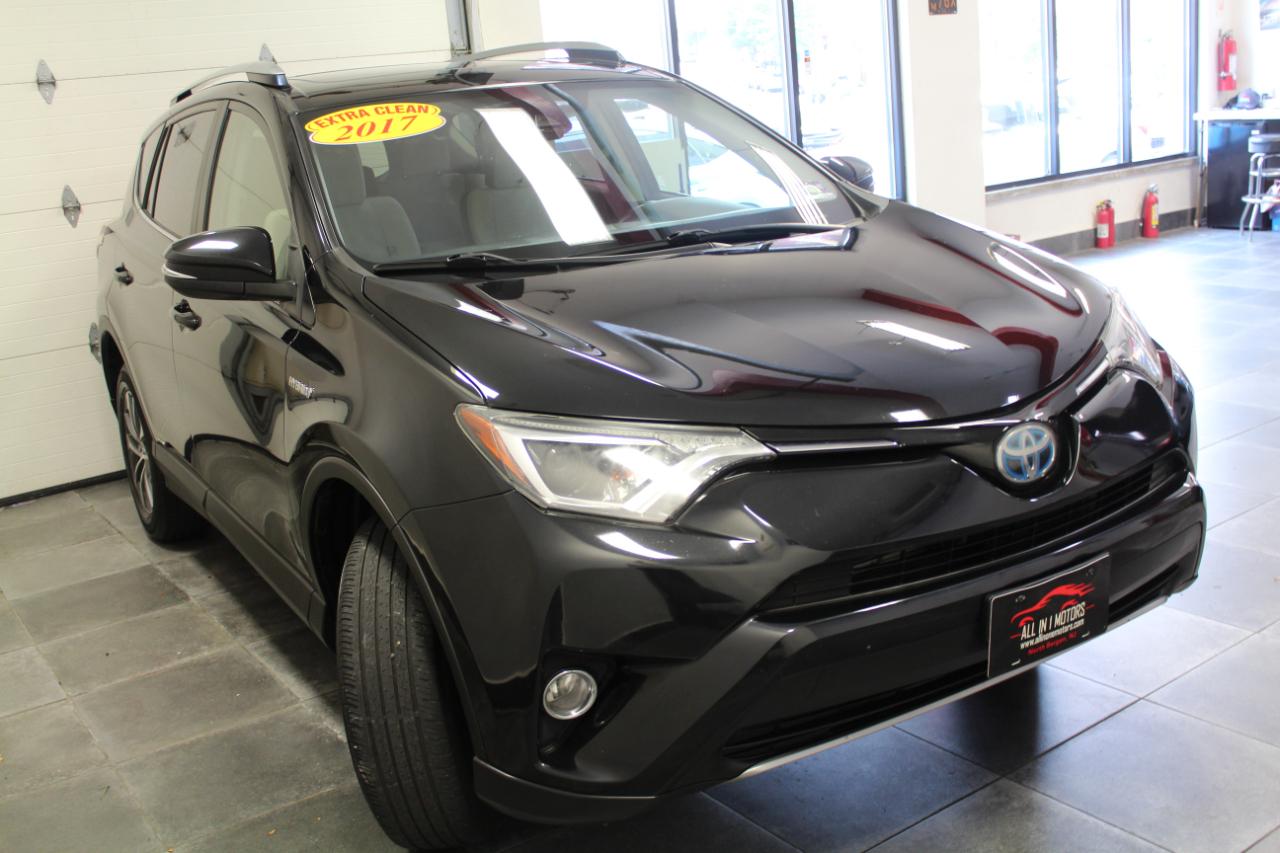 Toyota RAV4 Hybrid XLE AWD (Natl) 2017