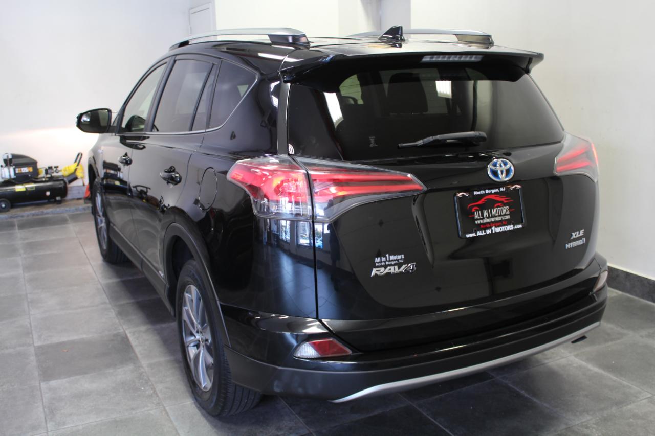 Toyota RAV4 Hybrid XLE AWD (Natl) 2017