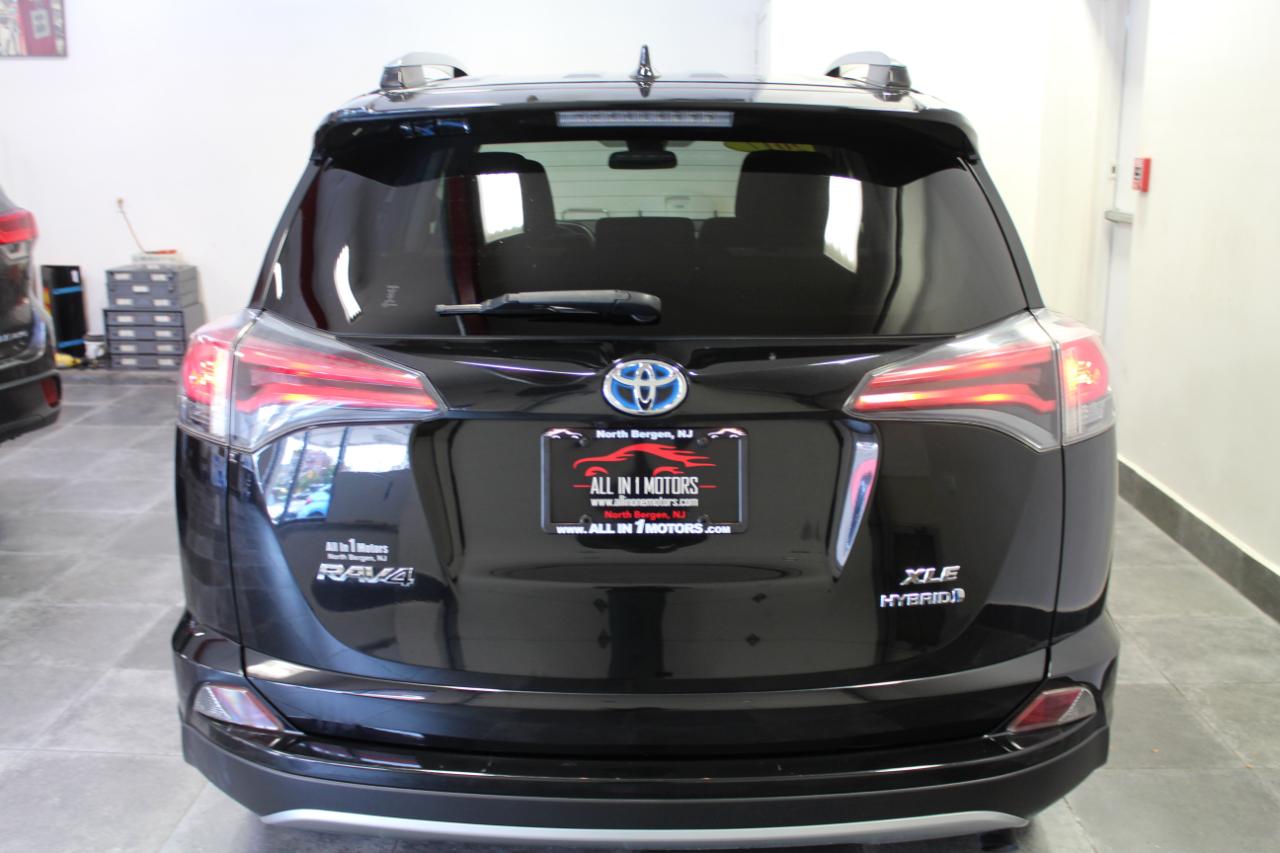 Toyota RAV4 Hybrid XLE AWD (Natl) 2017