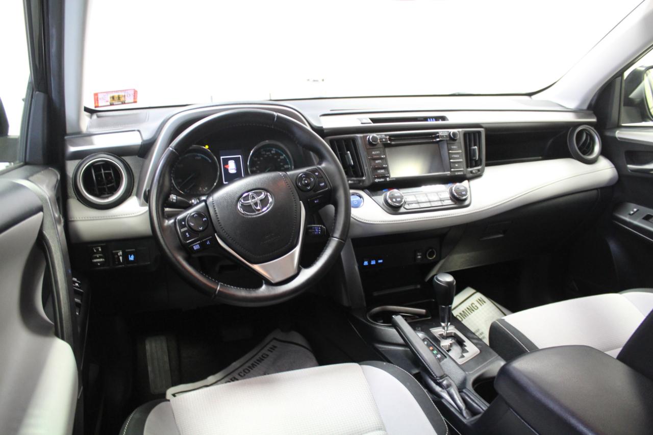 Toyota RAV4 Hybrid XLE AWD (Natl) 2017