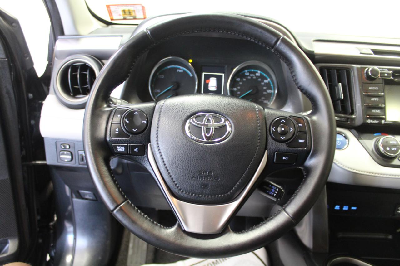 Toyota RAV4 Hybrid XLE AWD (Natl) 2017