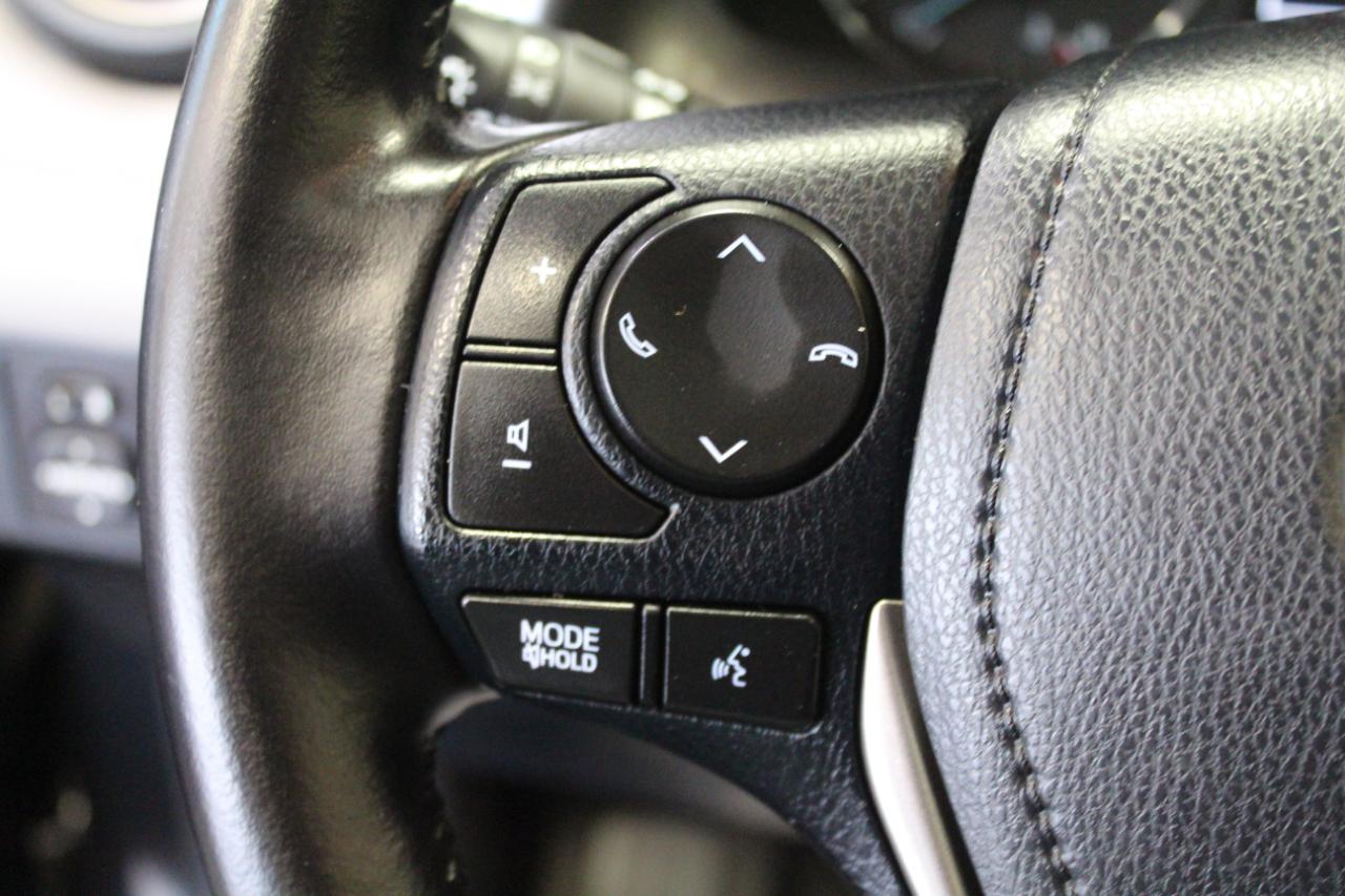 Toyota RAV4 Hybrid XLE AWD (Natl) 2017