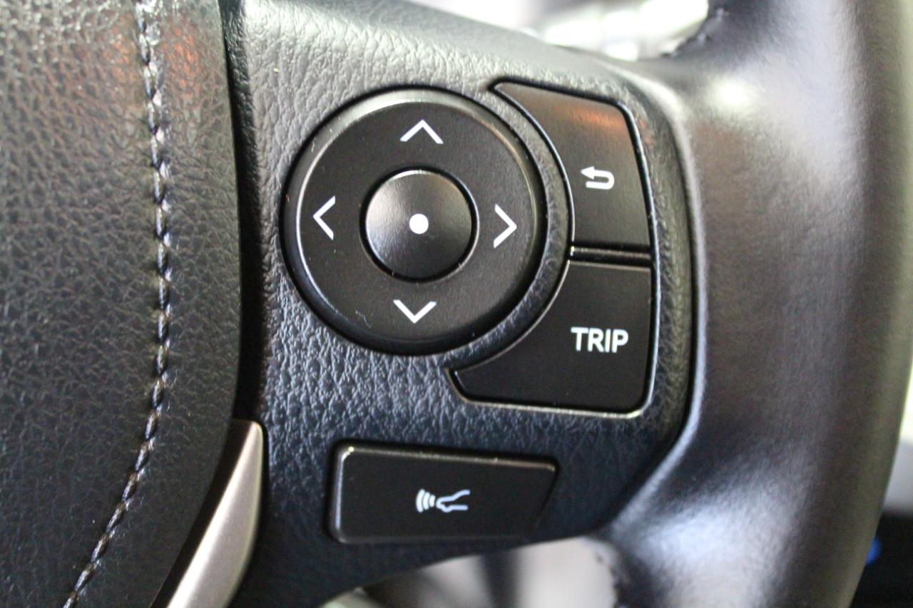 Toyota RAV4 Hybrid XLE AWD (Natl) 2017