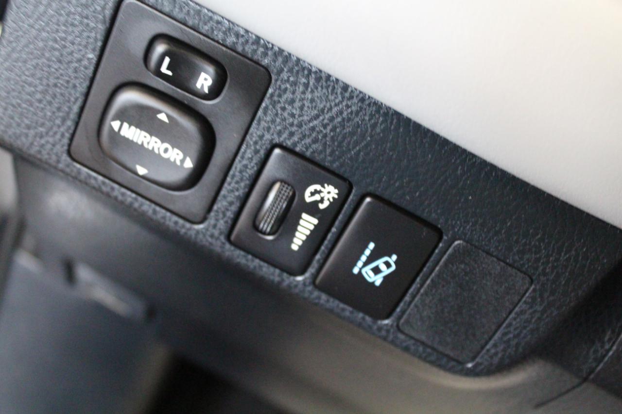 Toyota RAV4 Hybrid XLE AWD (Natl) 2017