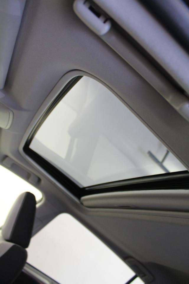 Toyota RAV4 Hybrid XLE AWD (Natl) 2017