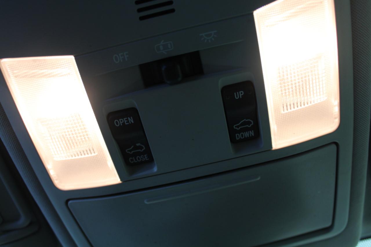 Toyota RAV4 Hybrid XLE AWD (Natl) 2017