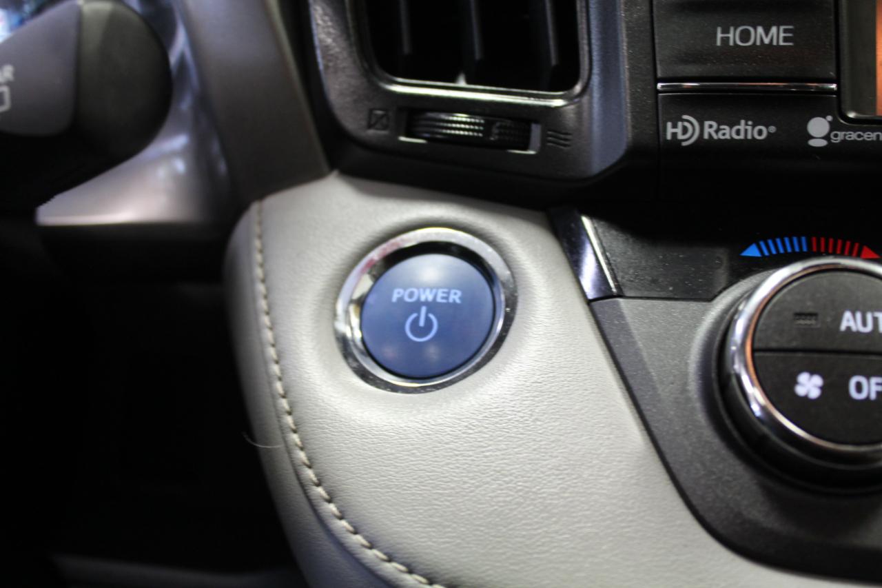 Toyota RAV4 Hybrid XLE AWD (Natl) 2017