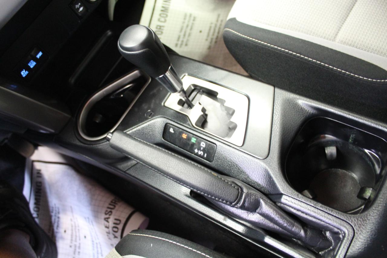 Toyota RAV4 Hybrid XLE AWD (Natl) 2017