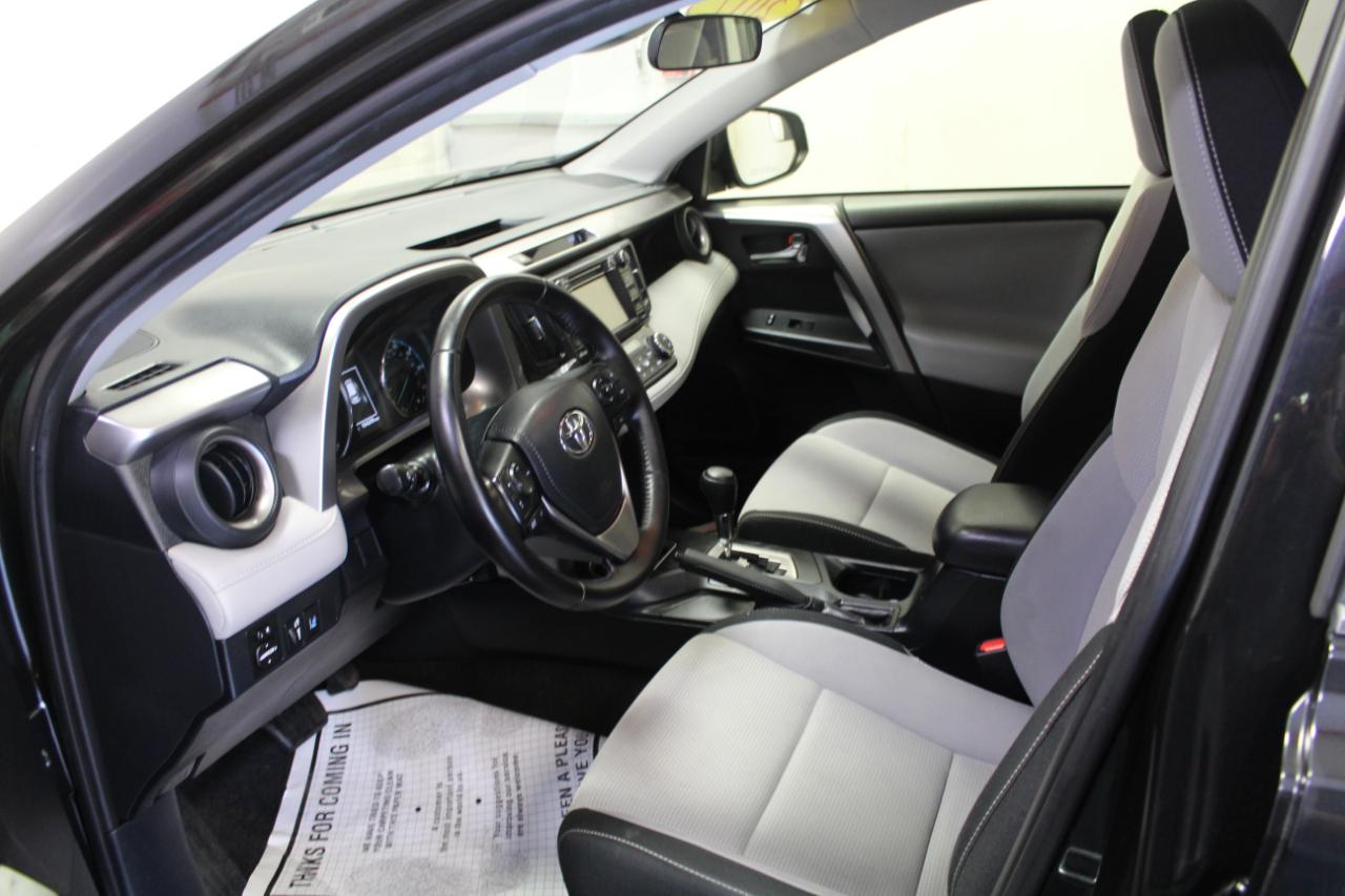 Toyota RAV4 Hybrid XLE AWD (Natl) 2017