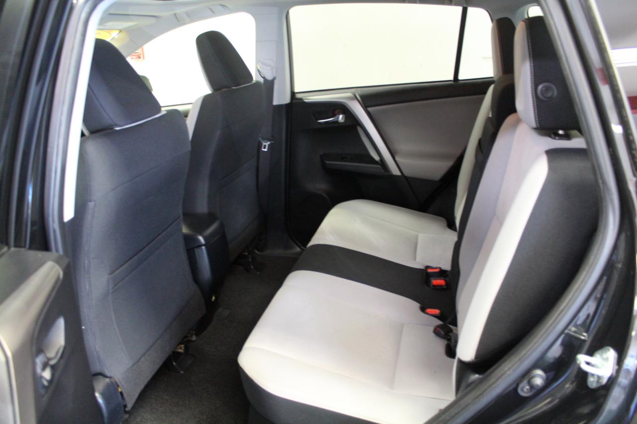 Toyota RAV4 Hybrid XLE AWD (Natl) 2017