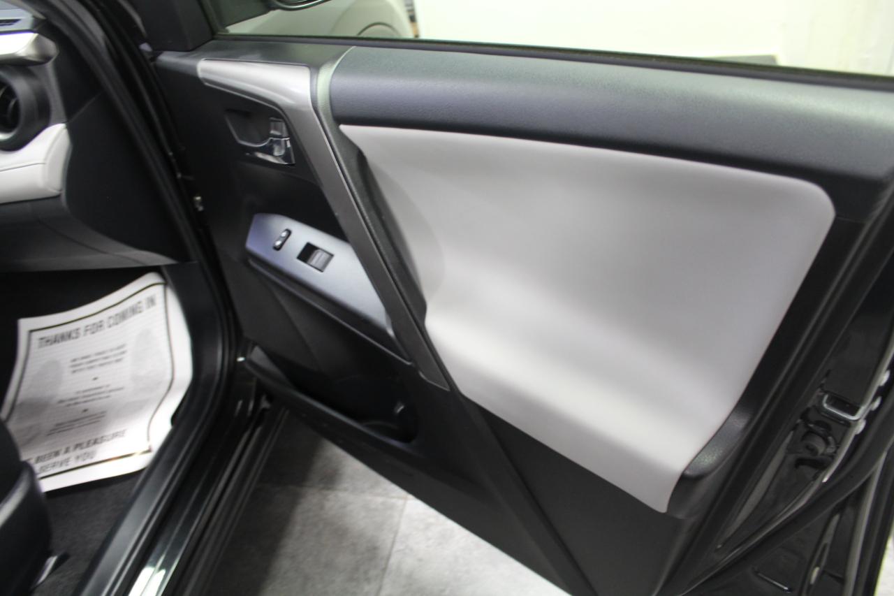 Toyota RAV4 Hybrid XLE AWD (Natl) 2017