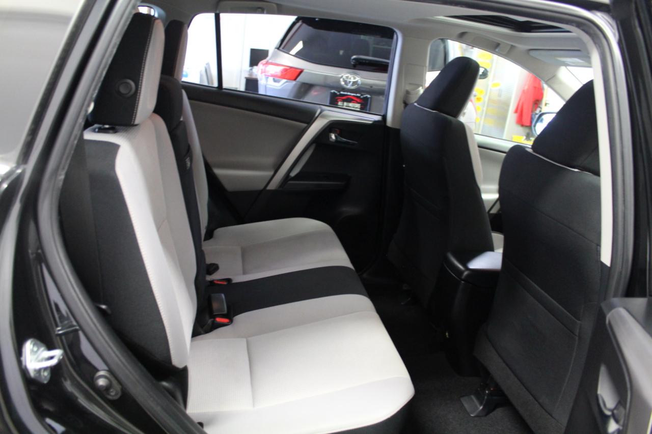 Toyota RAV4 Hybrid XLE AWD (Natl) 2017