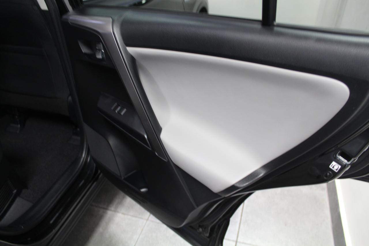 Toyota RAV4 Hybrid XLE AWD (Natl) 2017