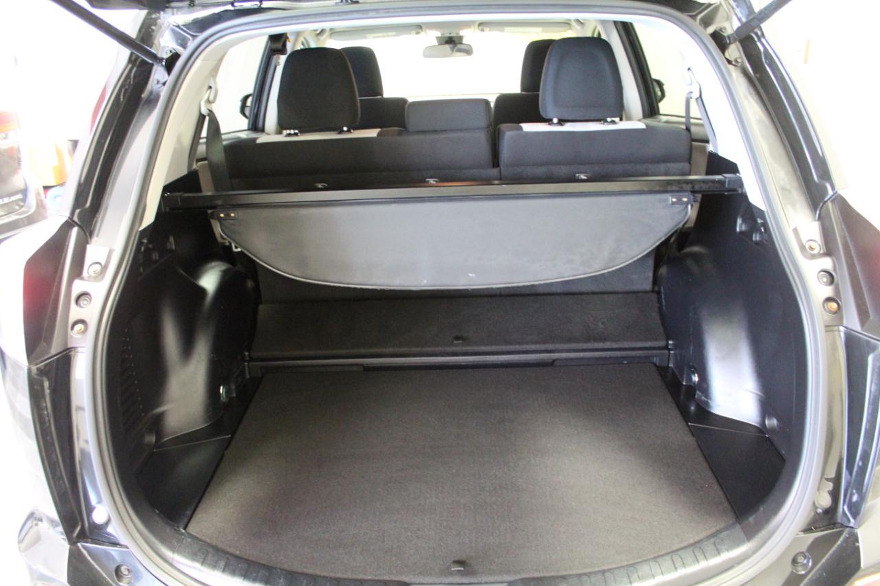 Toyota RAV4 Hybrid XLE AWD (Natl) 2017
