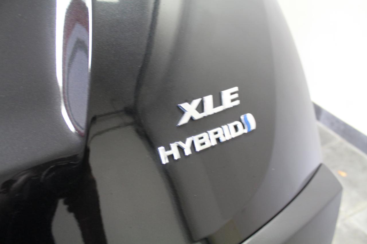 Toyota RAV4 Hybrid XLE AWD (Natl) 2017