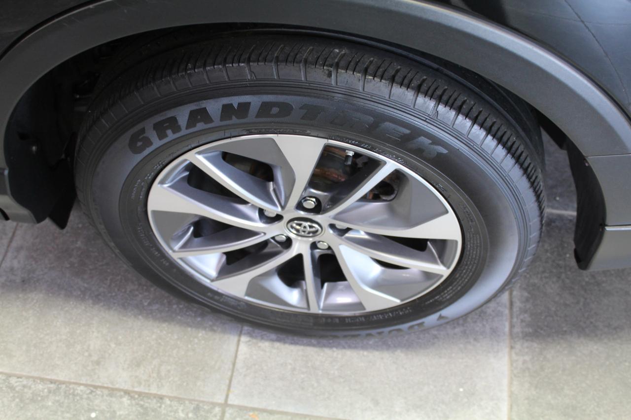 Toyota RAV4 Hybrid XLE AWD (Natl) 2017