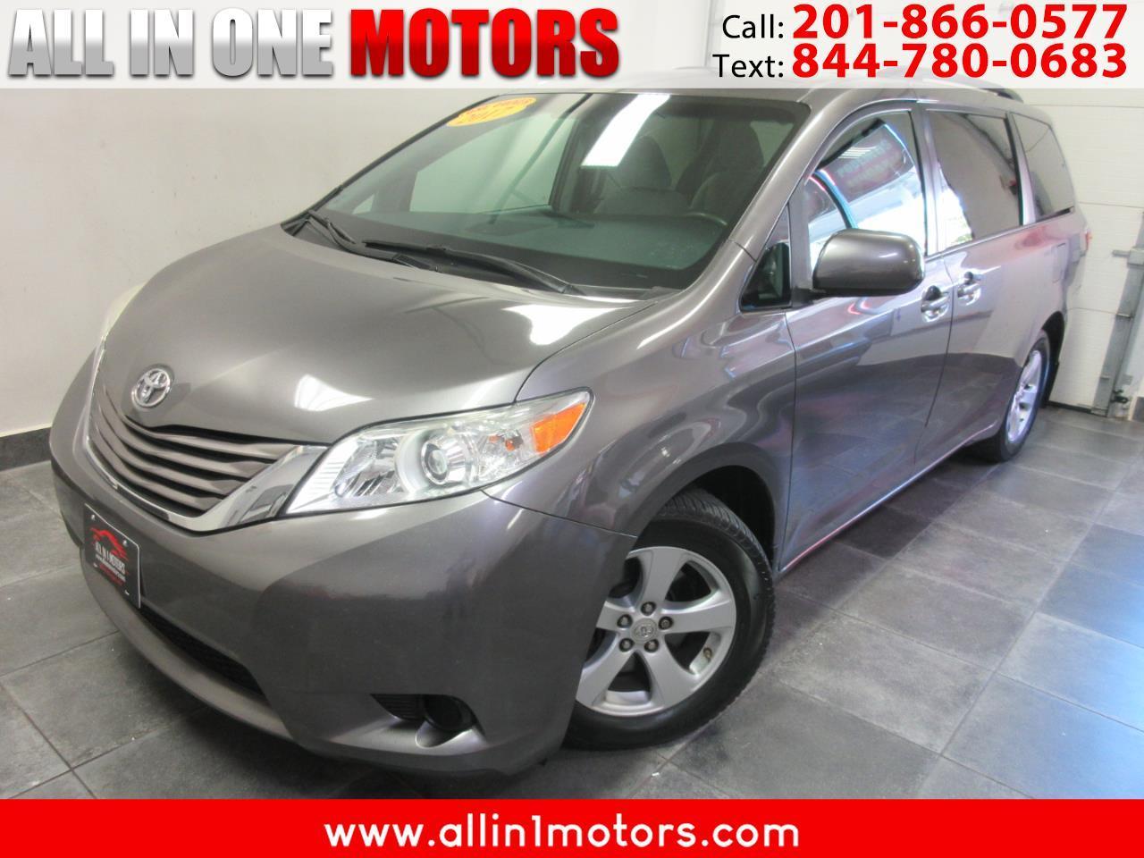 Toyota Sienna LE FWD 8-Passenger (Natl) 2017