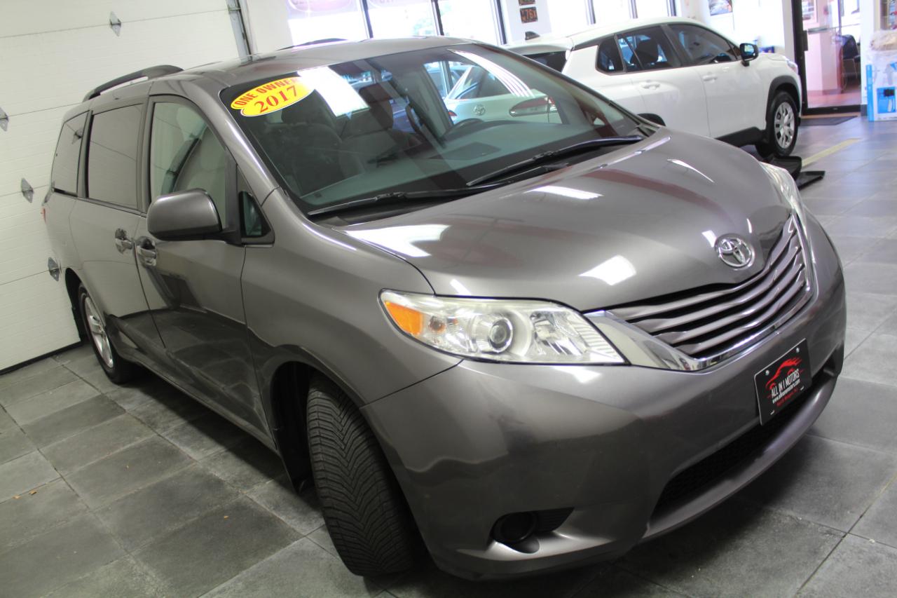 Toyota Sienna LE FWD 8-Passenger (Natl) 2017