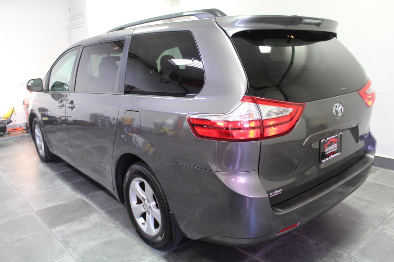 Toyota Sienna LE FWD 8-Passenger (Natl) 2017
