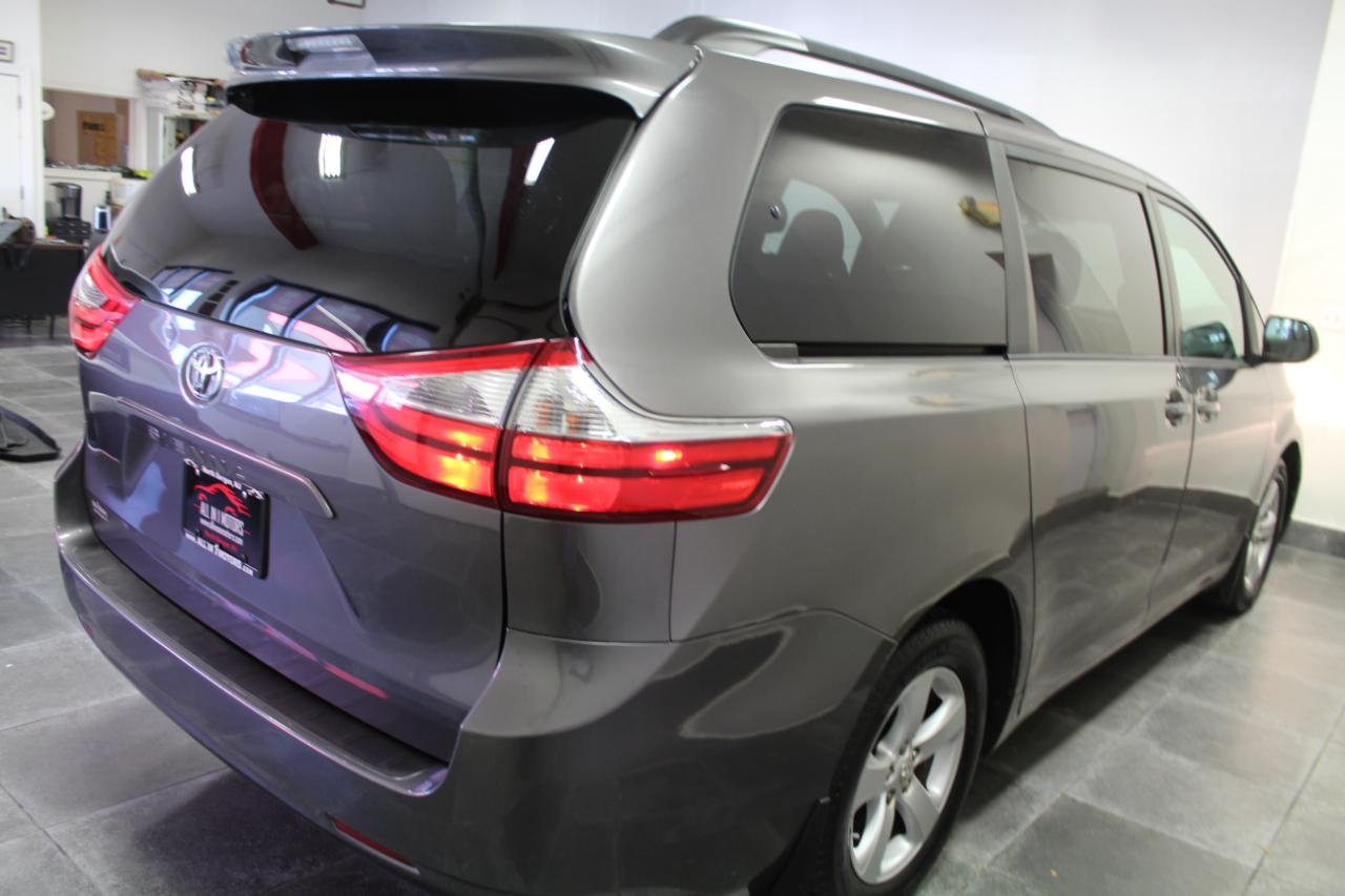 Toyota Sienna LE FWD 8-Passenger (Natl) 2017