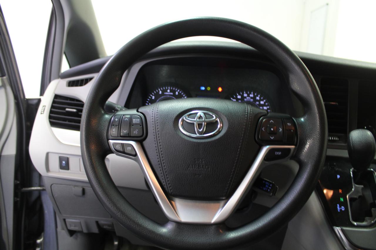 Toyota Sienna LE FWD 8-Passenger (Natl) 2017