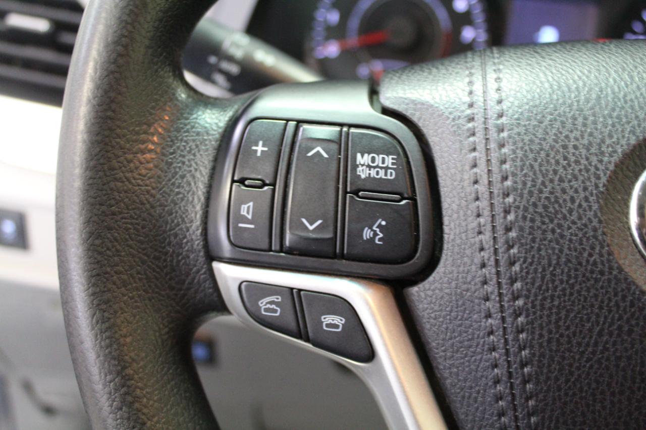 Toyota Sienna LE FWD 8-Passenger (Natl) 2017