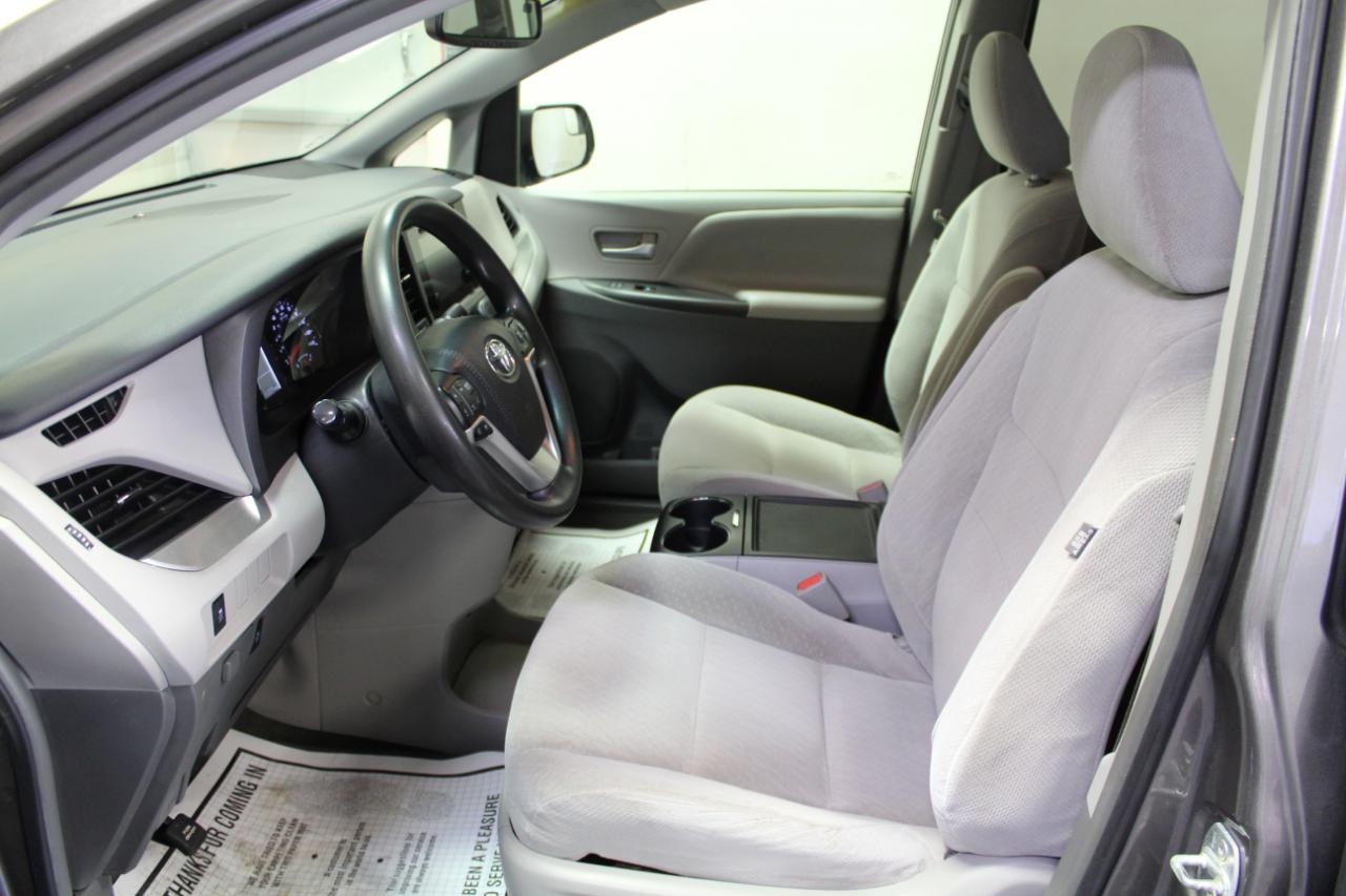 Toyota Sienna LE FWD 8-Passenger (Natl) 2017
