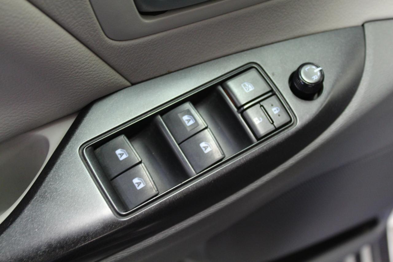Toyota Sienna LE FWD 8-Passenger (Natl) 2017