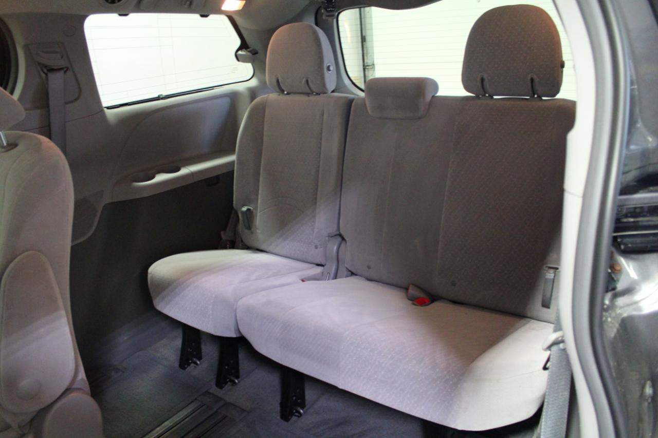 Toyota Sienna LE FWD 8-Passenger (Natl) 2017