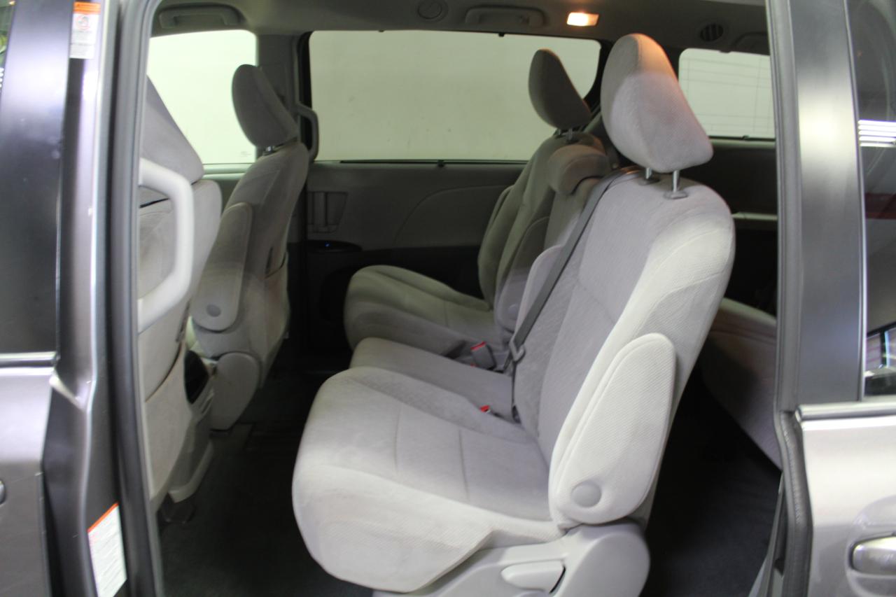 Toyota Sienna LE FWD 8-Passenger (Natl) 2017