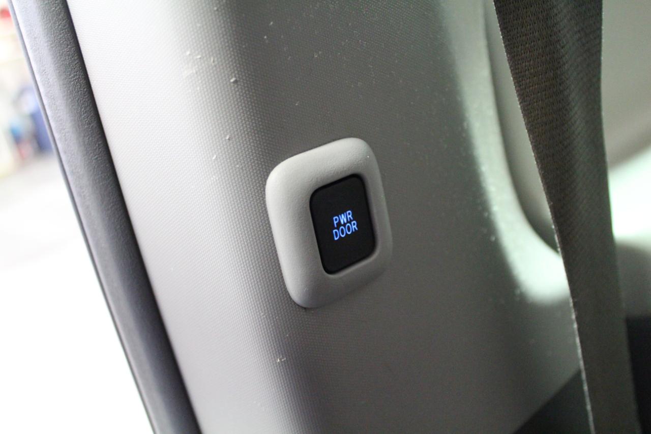 Toyota Sienna LE FWD 8-Passenger (Natl) 2017