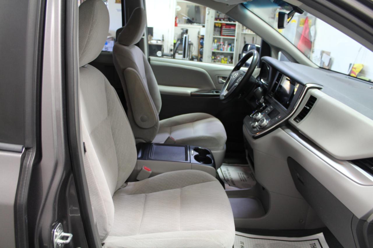 Toyota Sienna LE FWD 8-Passenger (Natl) 2017