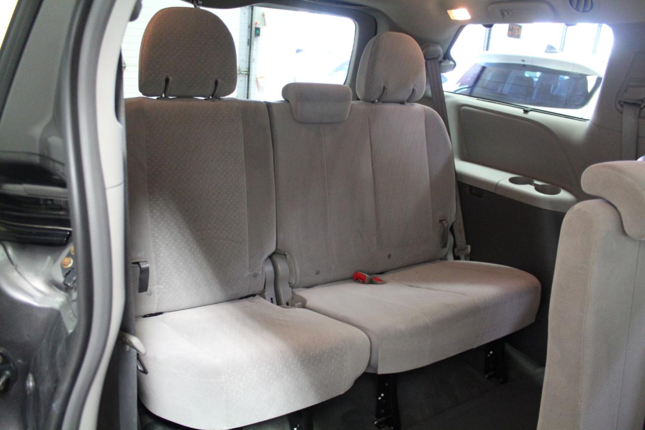 Toyota Sienna LE FWD 8-Passenger (Natl) 2017