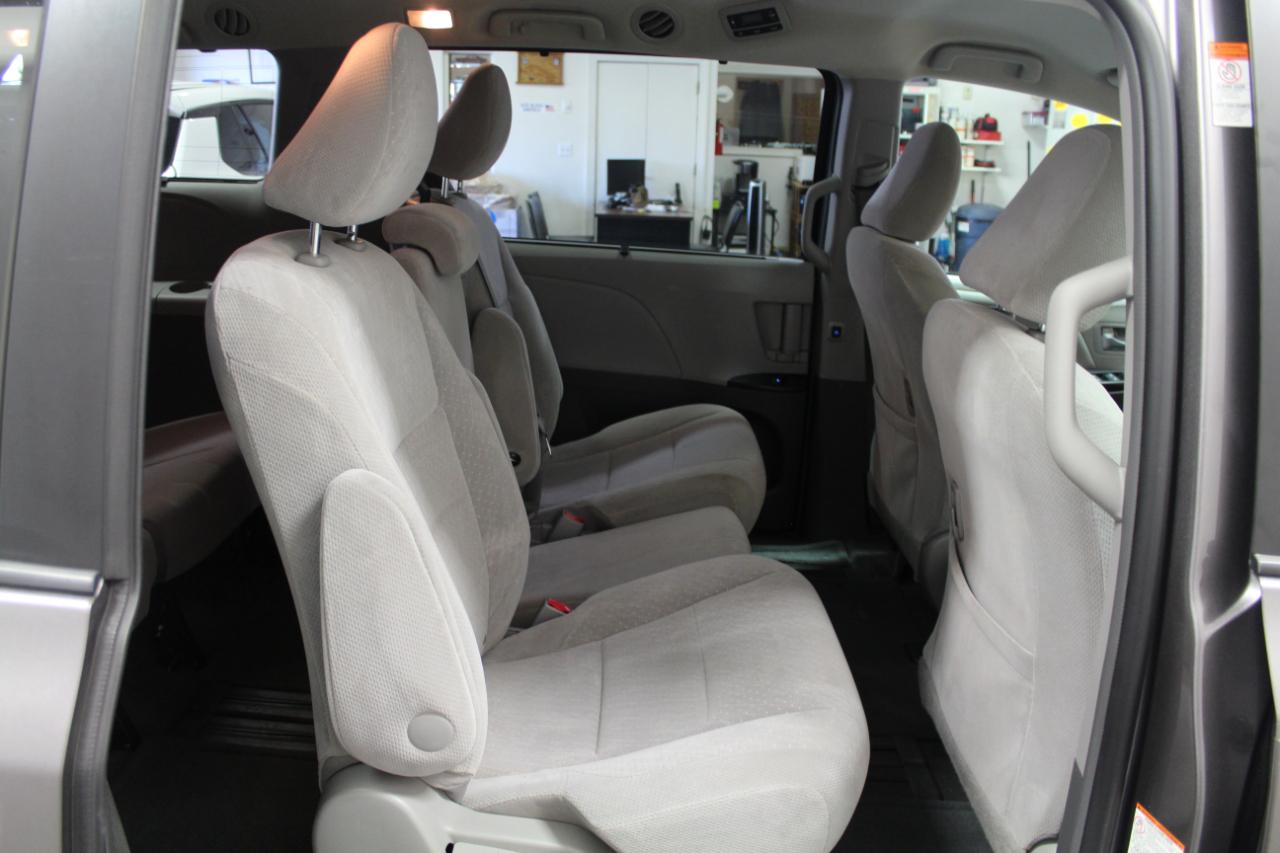 Toyota Sienna LE FWD 8-Passenger (Natl) 2017