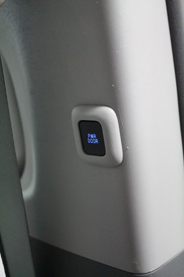 Toyota Sienna LE FWD 8-Passenger (Natl) 2017