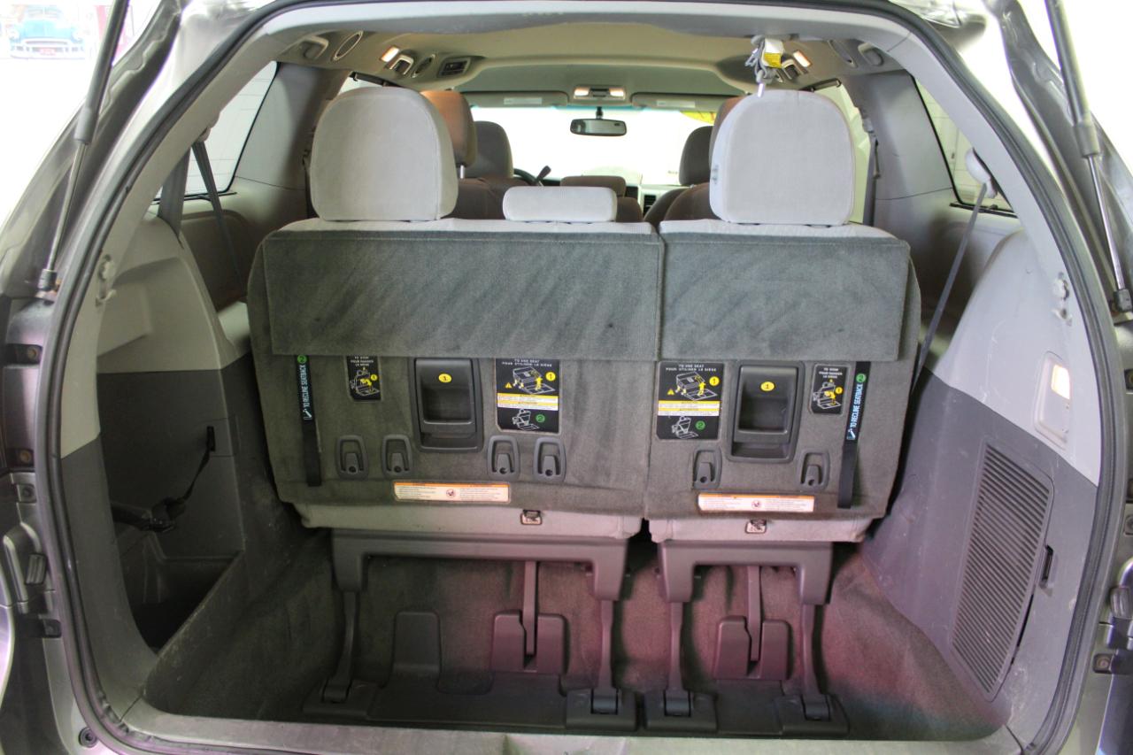 Toyota Sienna LE FWD 8-Passenger (Natl) 2017