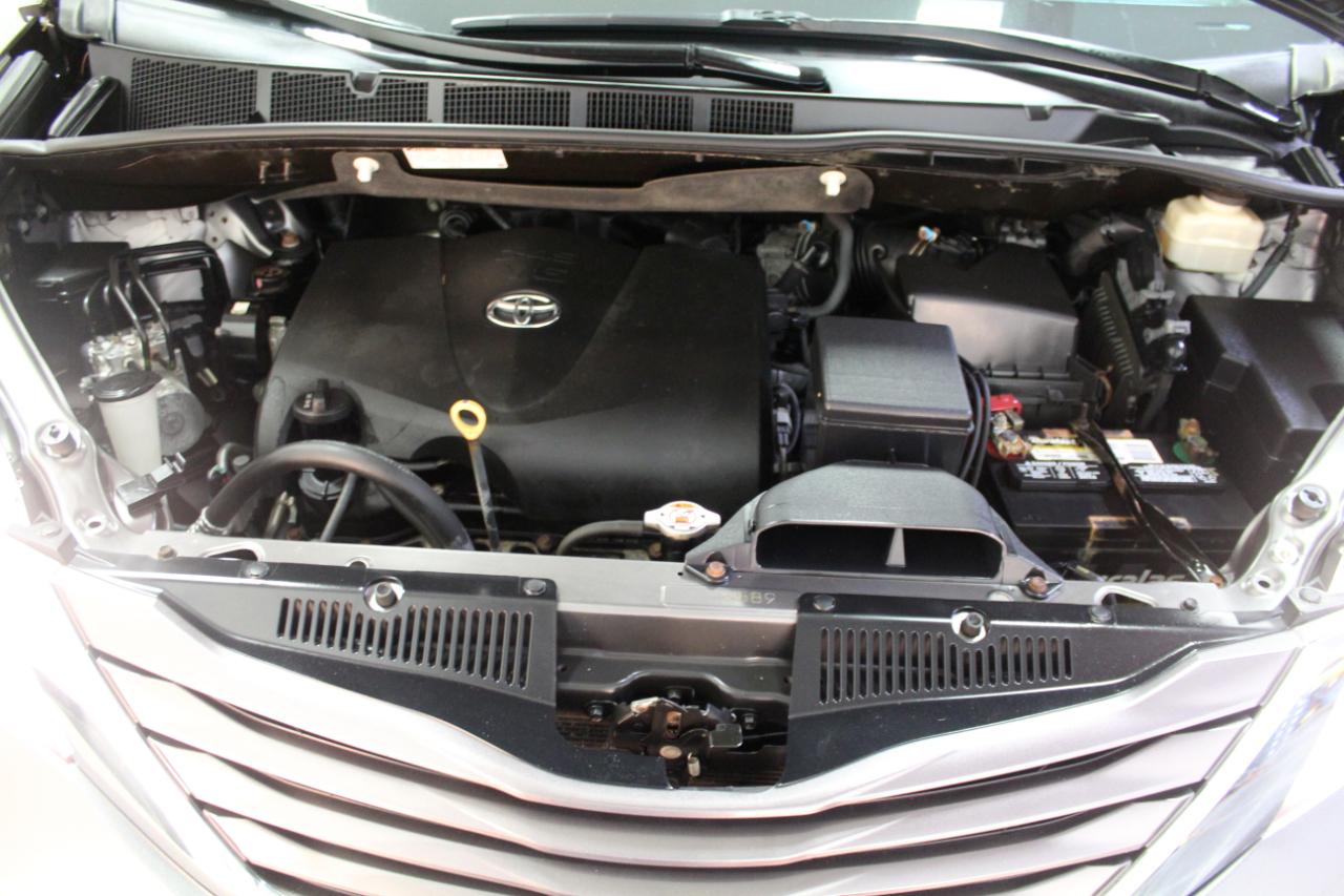 Toyota Sienna LE FWD 8-Passenger (Natl) 2017