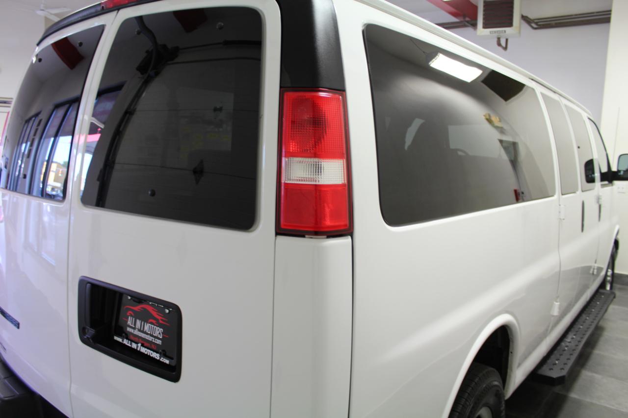 Chevrolet Express Passenger RWD 3500 155" LT 2020