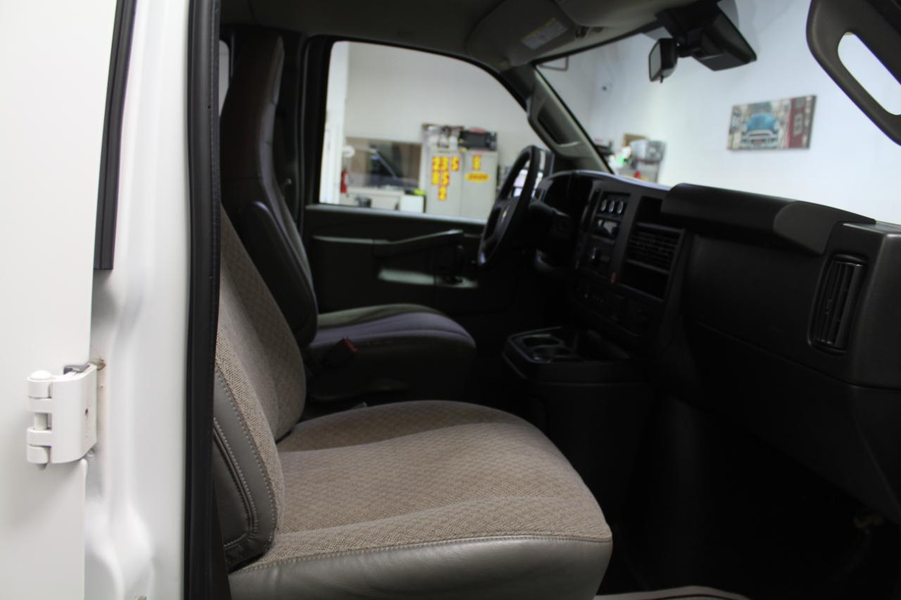 Chevrolet Express Passenger RWD 3500 155" LT 2020