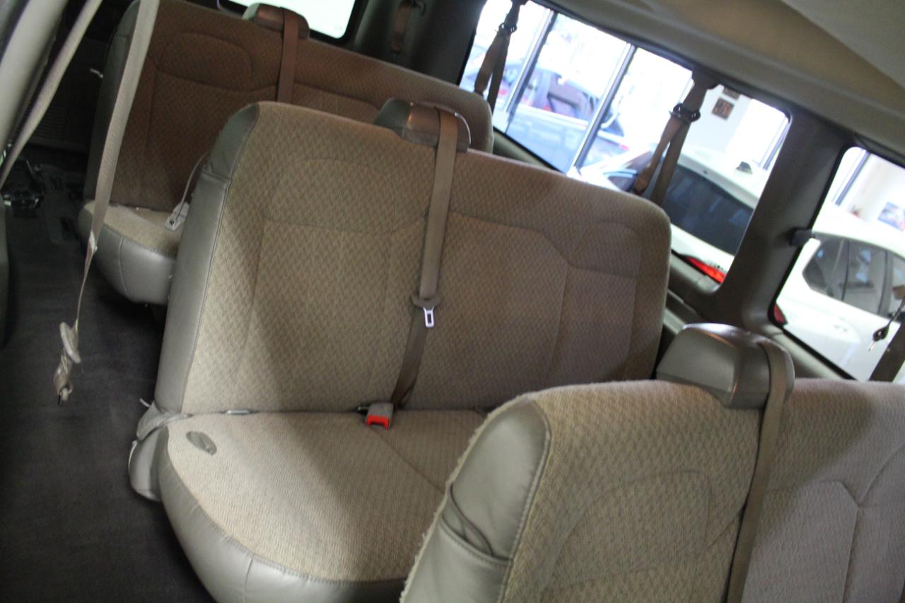 Chevrolet Express Passenger RWD 3500 155" LT 2020