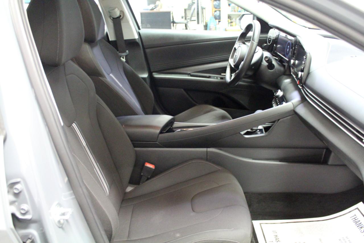 Hyundai Elantra SEL IVT 2021