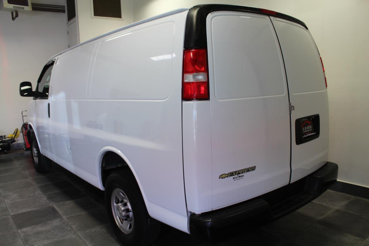 Chevrolet Express Cargo Van RWD 2500 135" 2022