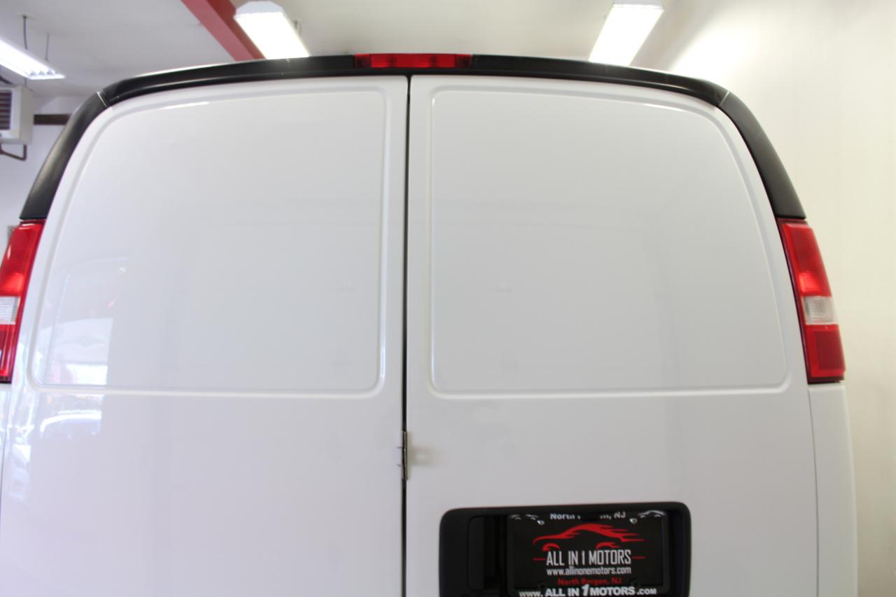 Chevrolet Express Cargo Van RWD 2500 135" 2022